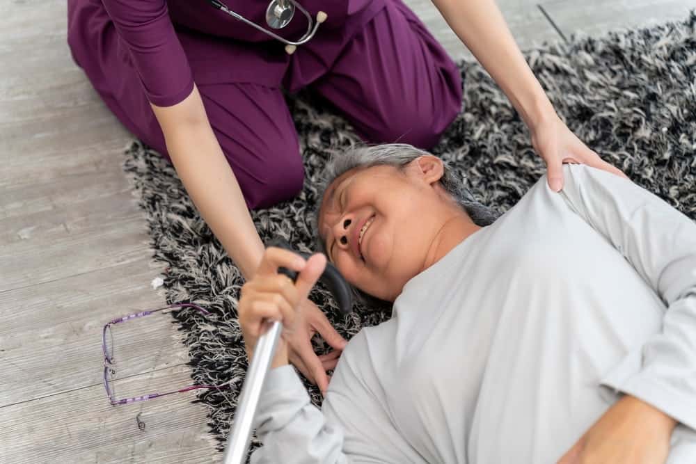 are nursing homes required to report falls