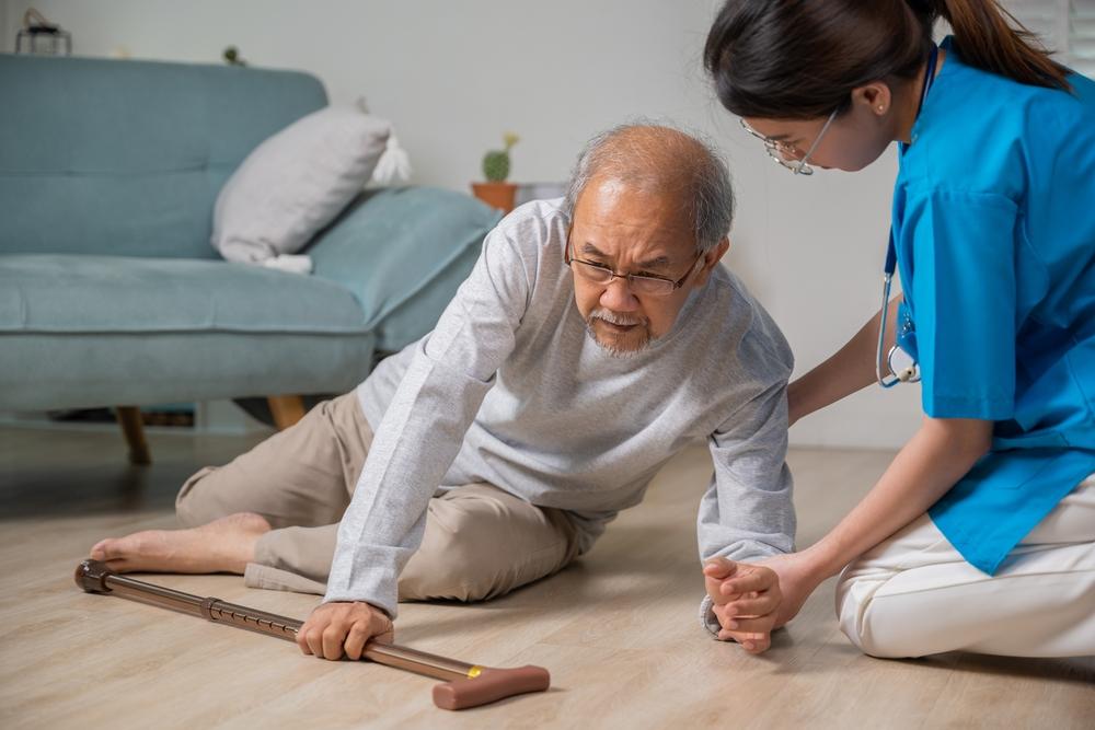 are nursing homes required to report falls